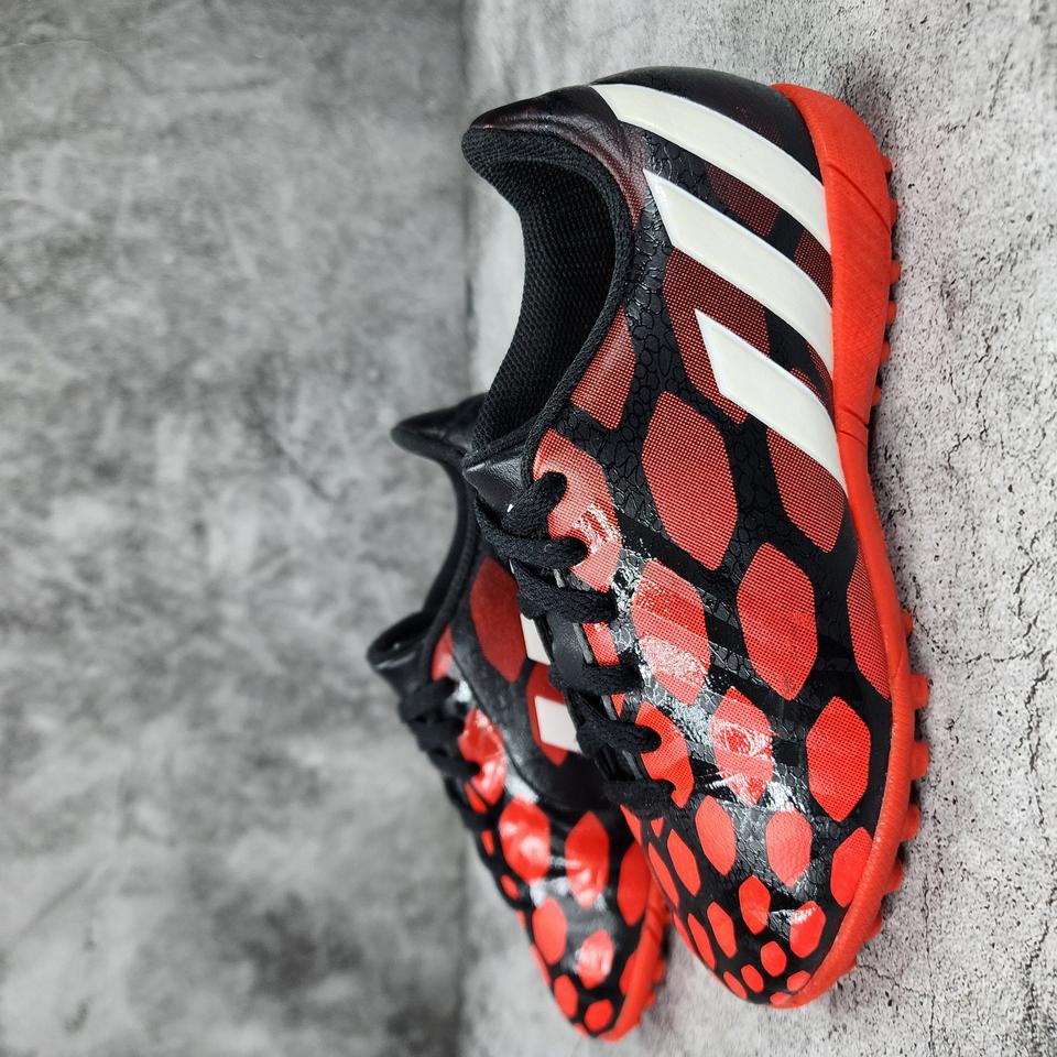 더블식스(정품)아디다스 주니어 프레디토 인스팅트 TF 풋살화 190