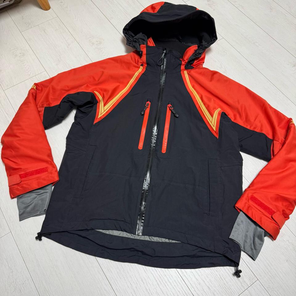 AEGIS 고프코어 아우터입니다