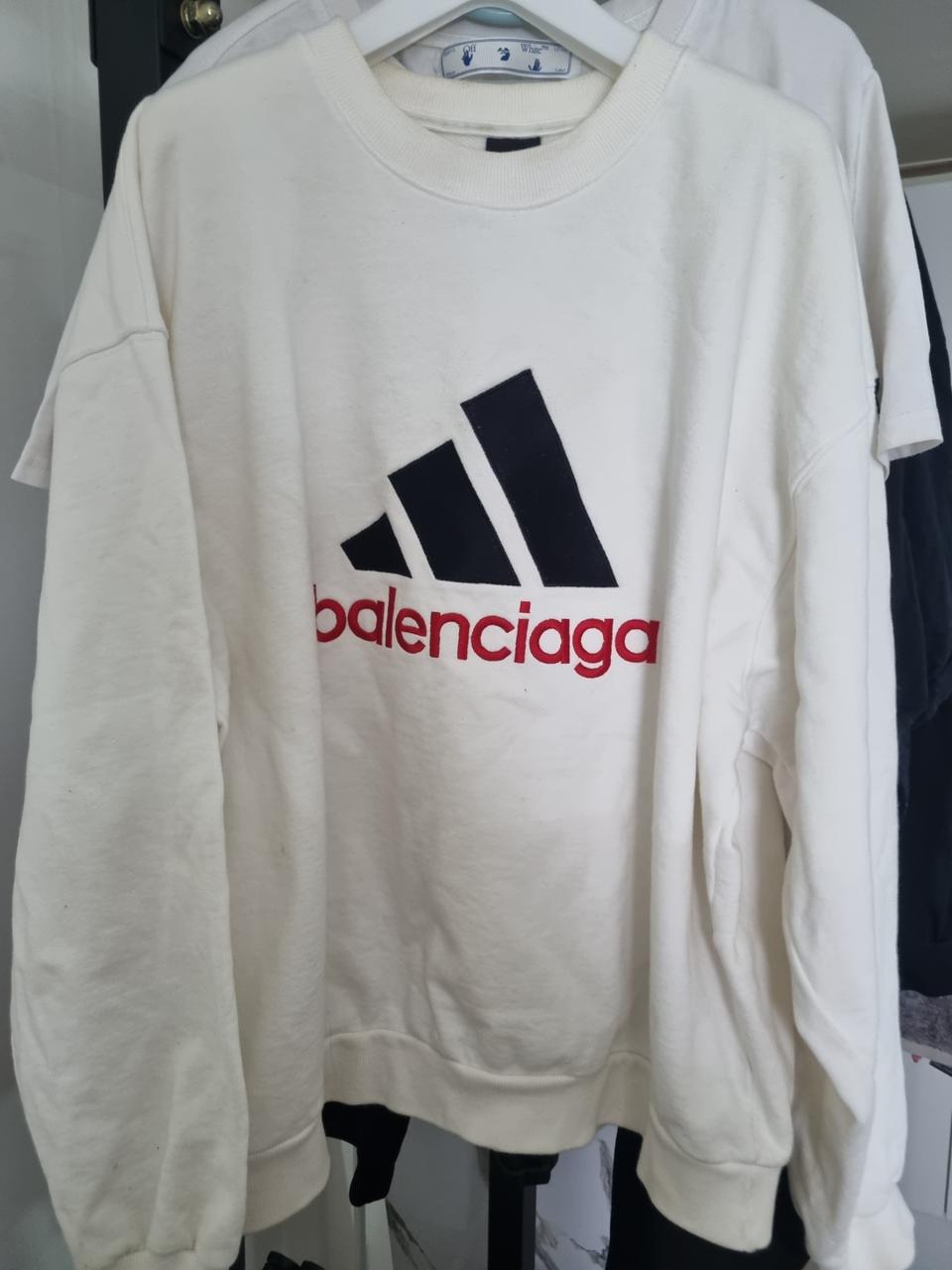 발렌시아가 아디다스 맨투맨