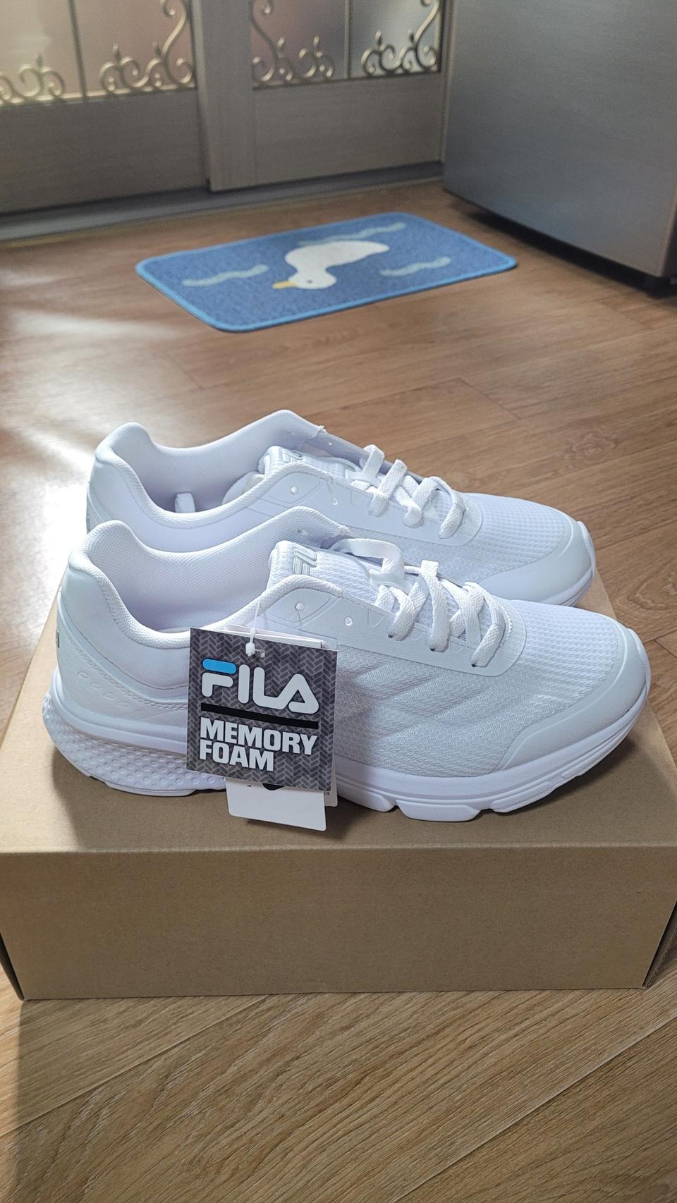 휠라 초경량 런닝화 260.265(새제품)