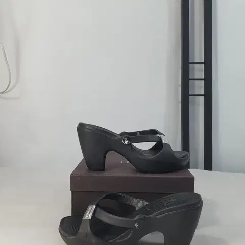 크록스 샌들 웨지힐 블랙 w7