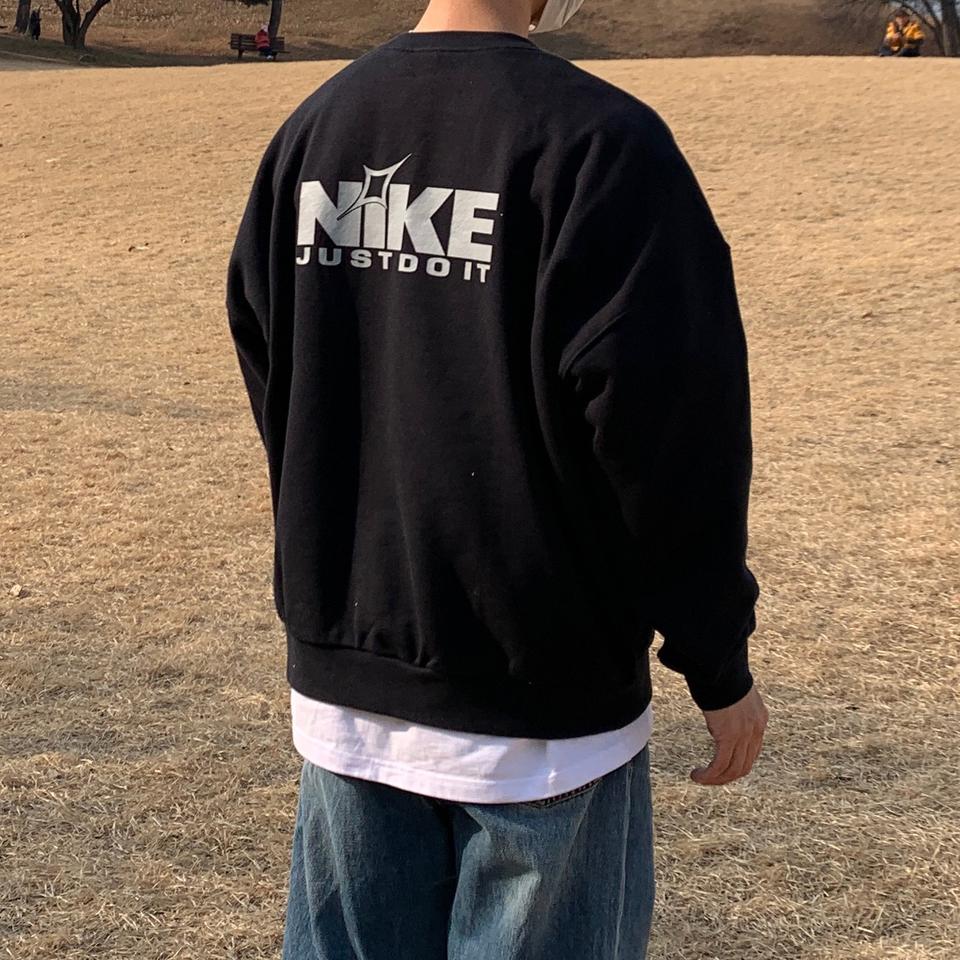 나이키[NIKE] 오버핏 72 맨투맨 판매합니다(국내매장새제품)