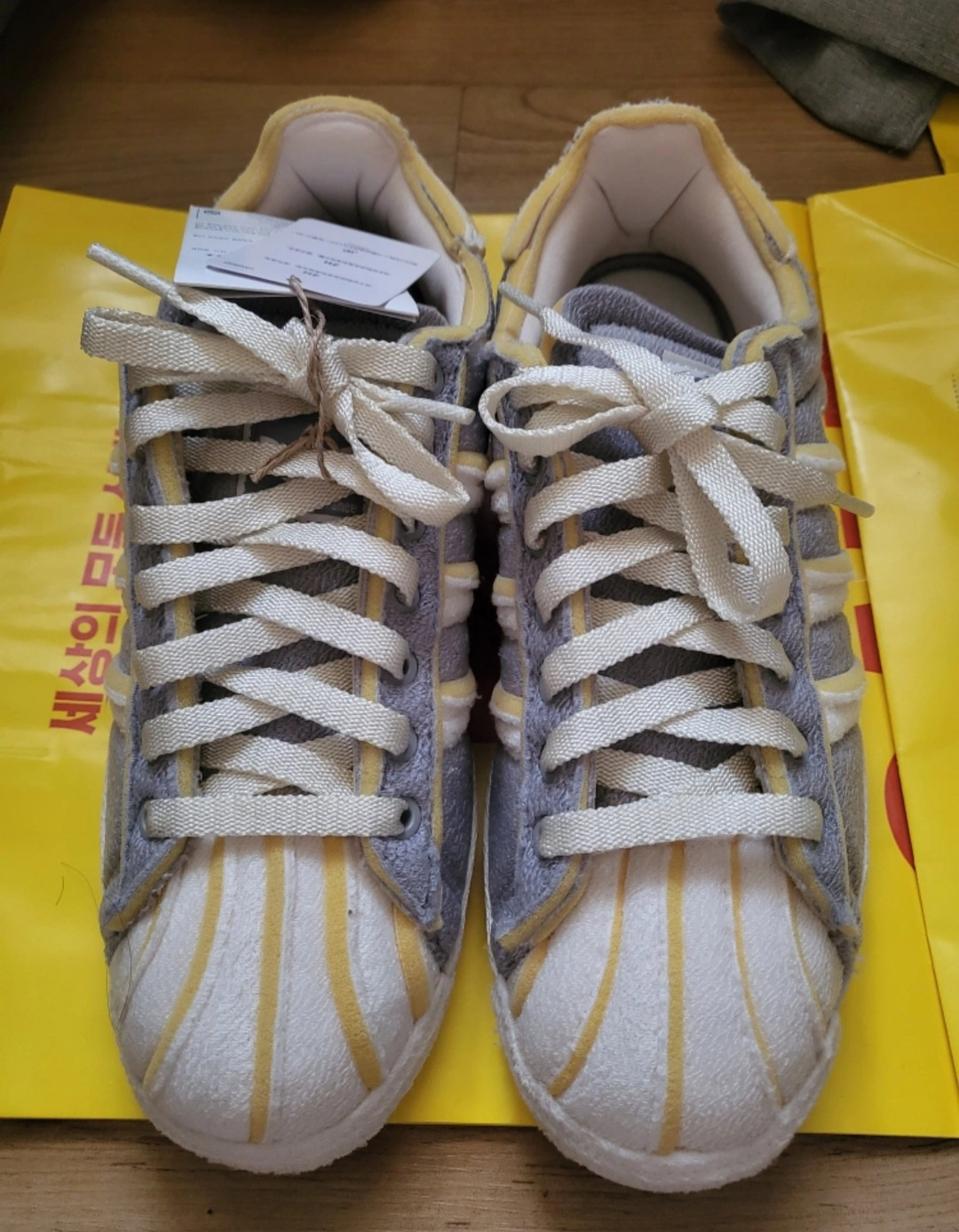 새상품)아디다스 슈퍼스타 코지 250mm.