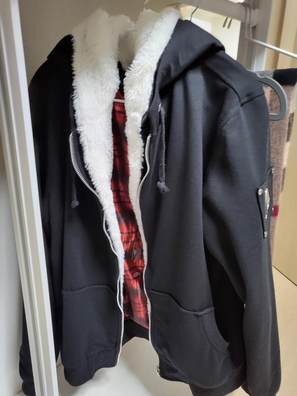 무스너클 버니스웨터