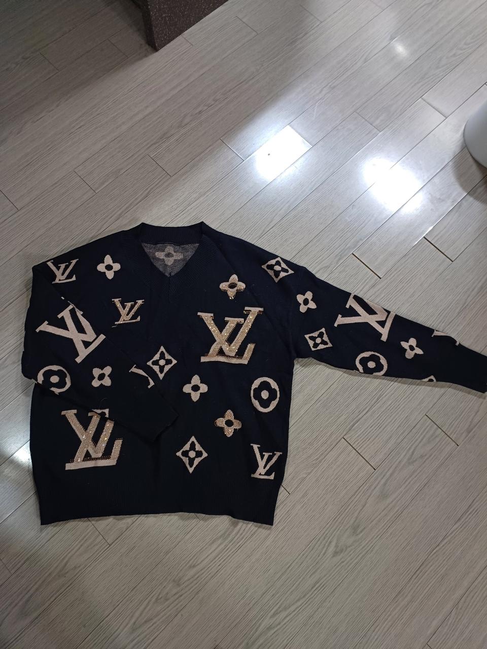 멋있는티셔츠 100  여자  앞에 보석 박힘 예쁩니다