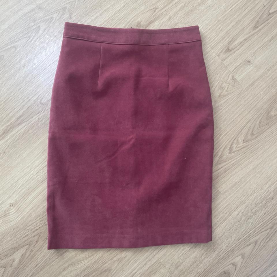 연한 와인색 H라인 스커트