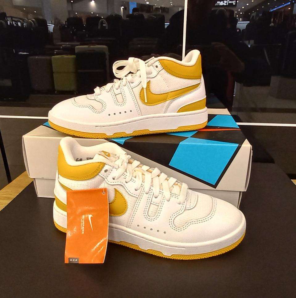 NIKE Attack QS 운동화 240 사이즈