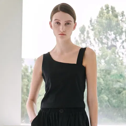 누브 언발란스 민소매 슬리브리스 탑 나시 티셔츠