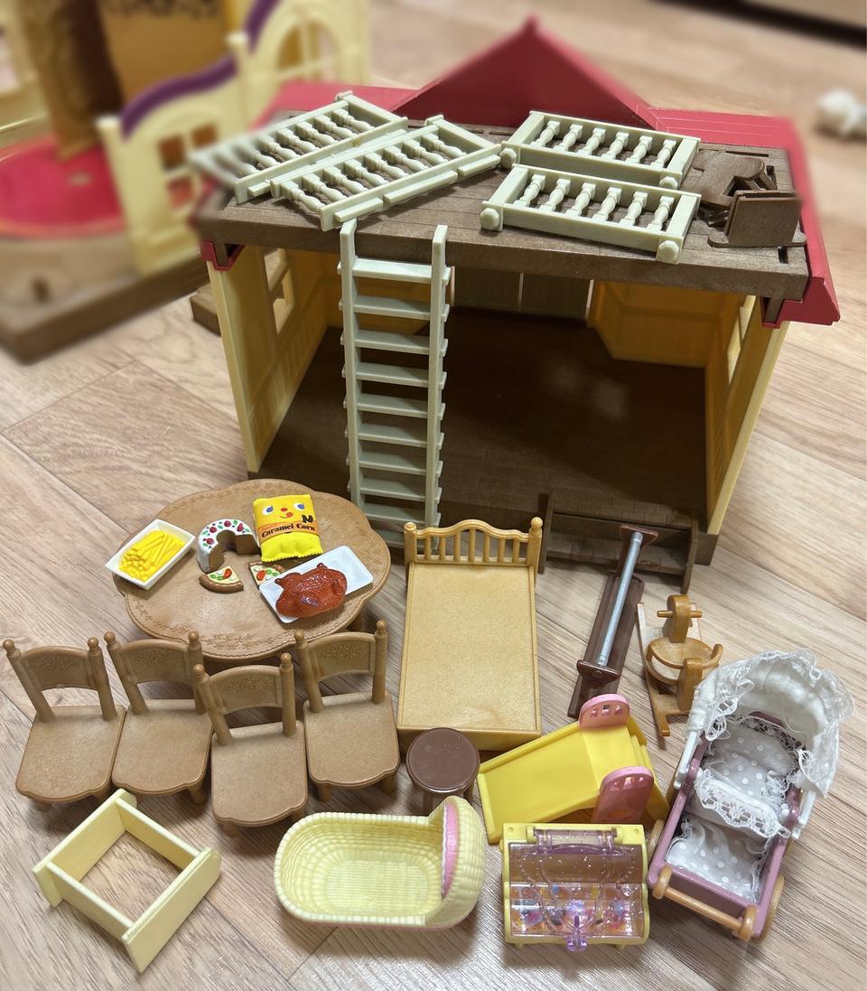 실바니안 이층집