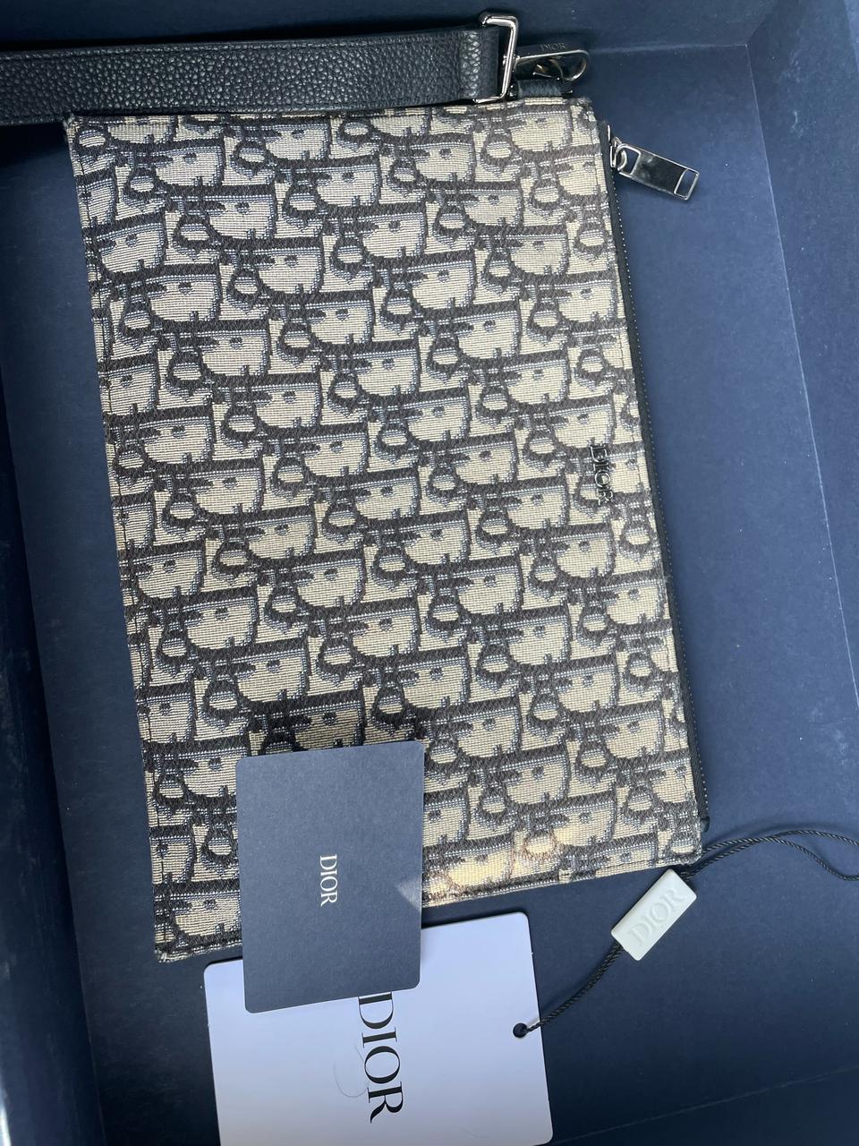 디올 클러치 A5 판매합니다