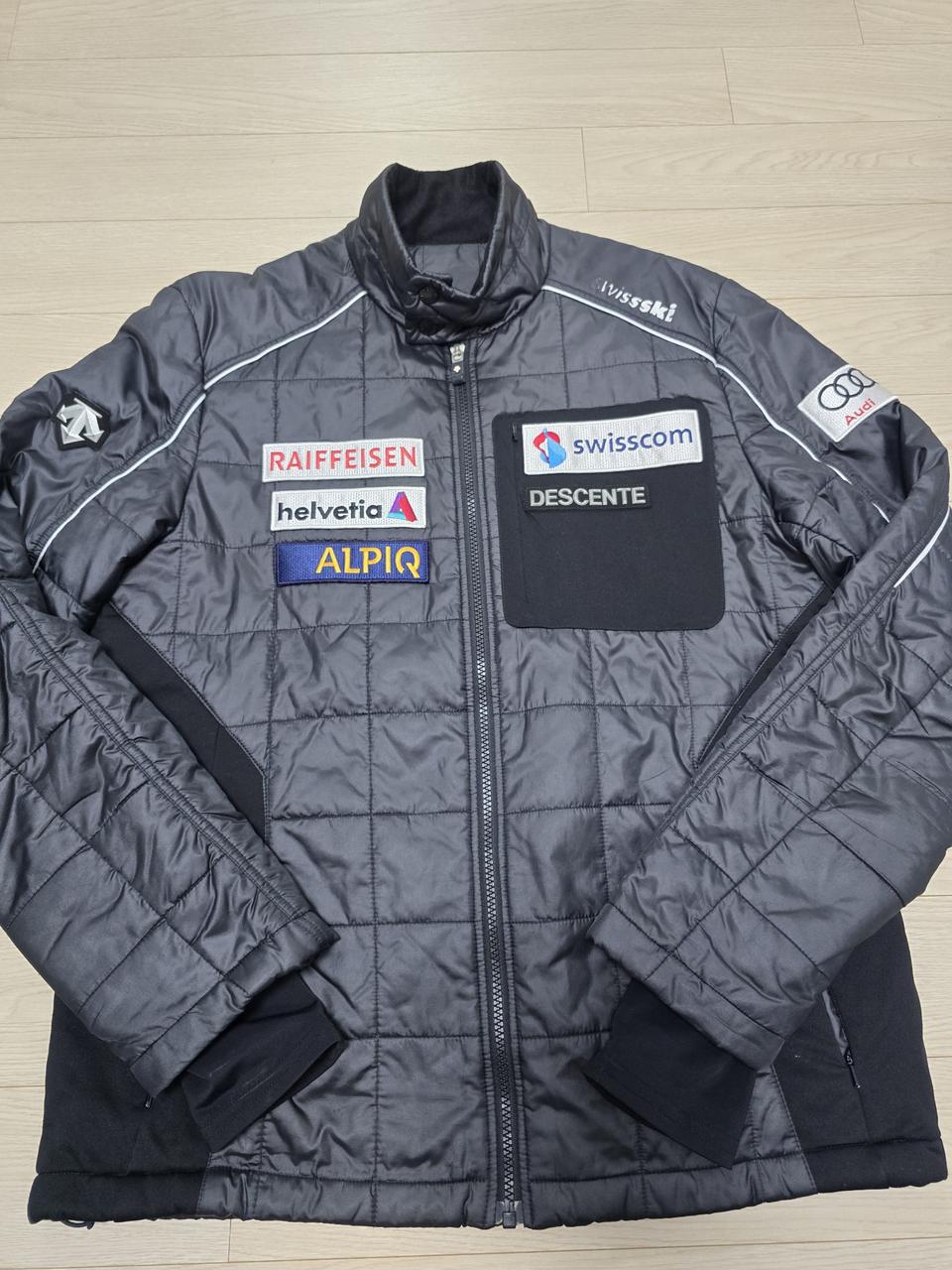 정품 데상트 아우디 경량패딩