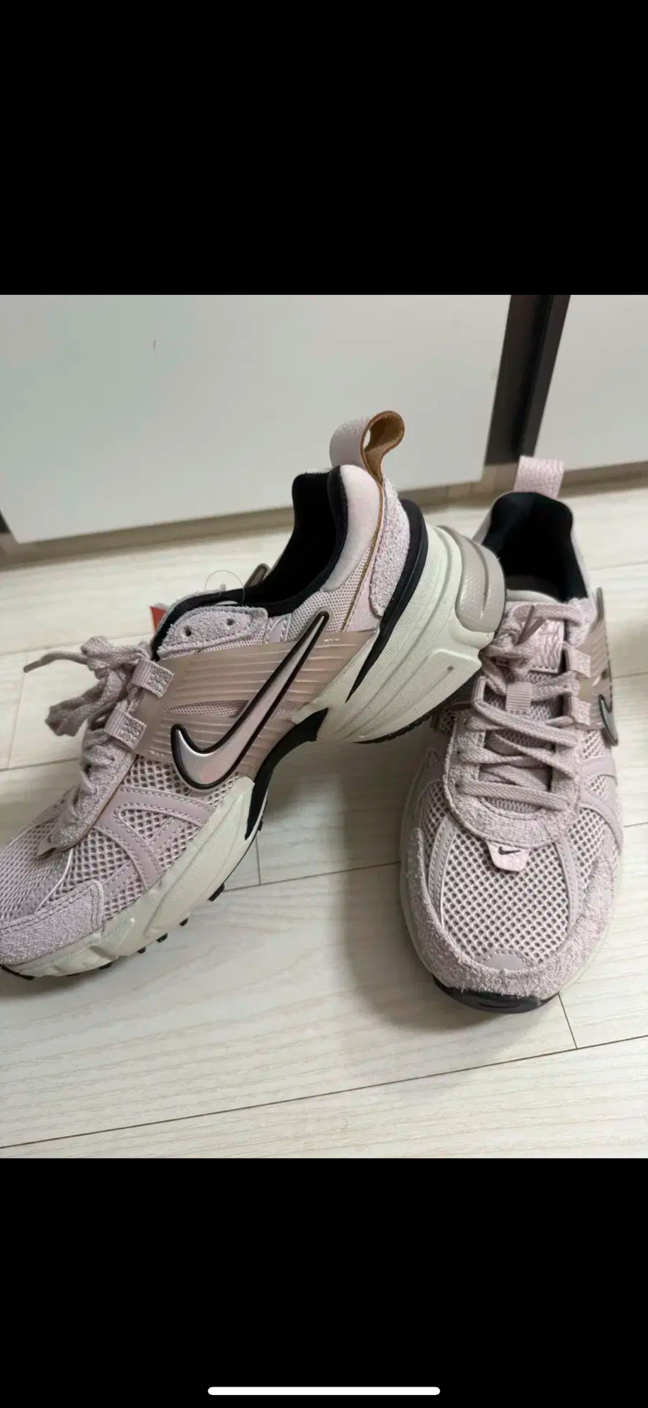 나이키 V2K 런 플래티넘 바이올렛 핑크