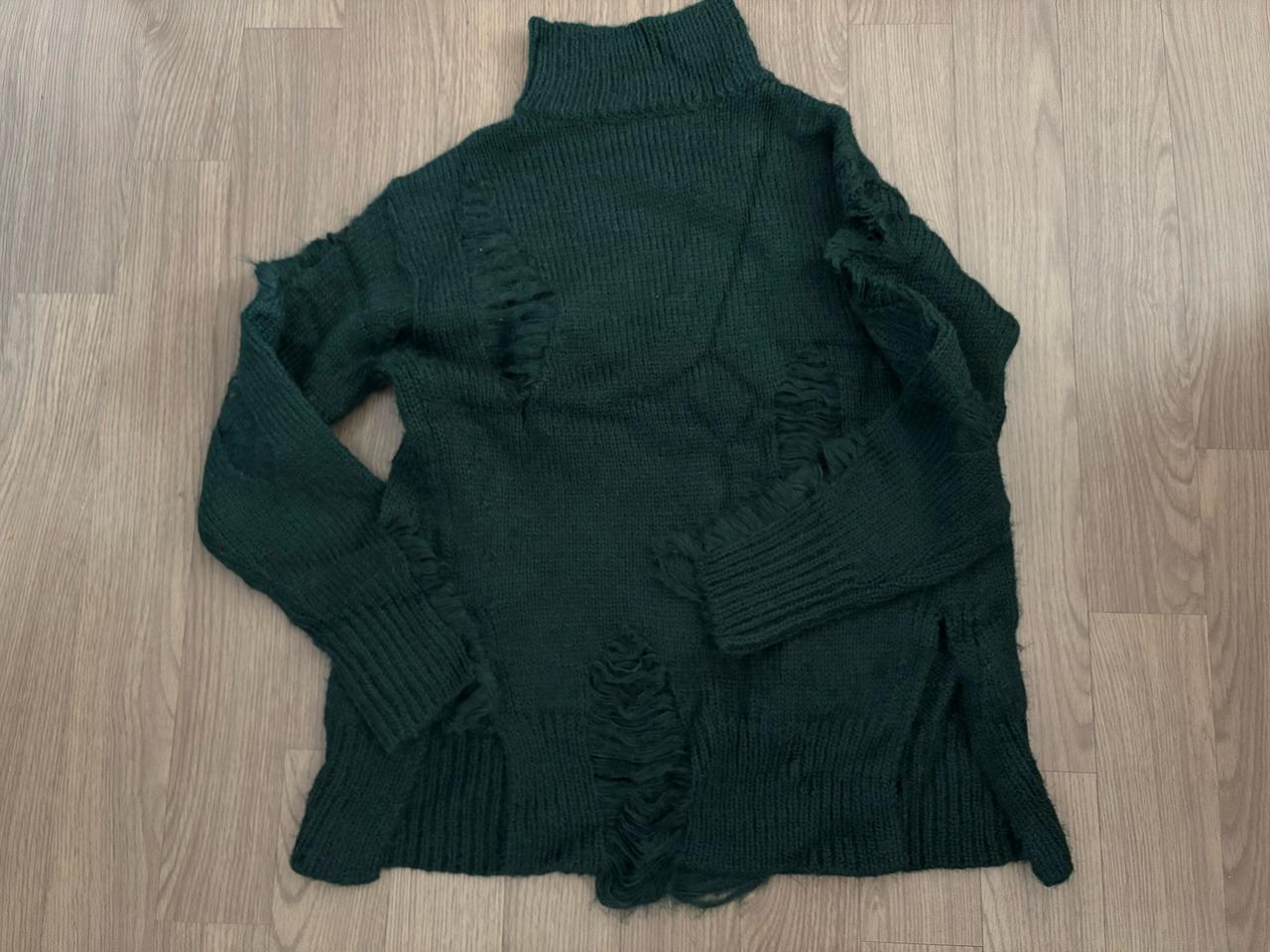 새옷 헤짐디테일 니트티 다크그린 프리사이즈 목폴라 목니트