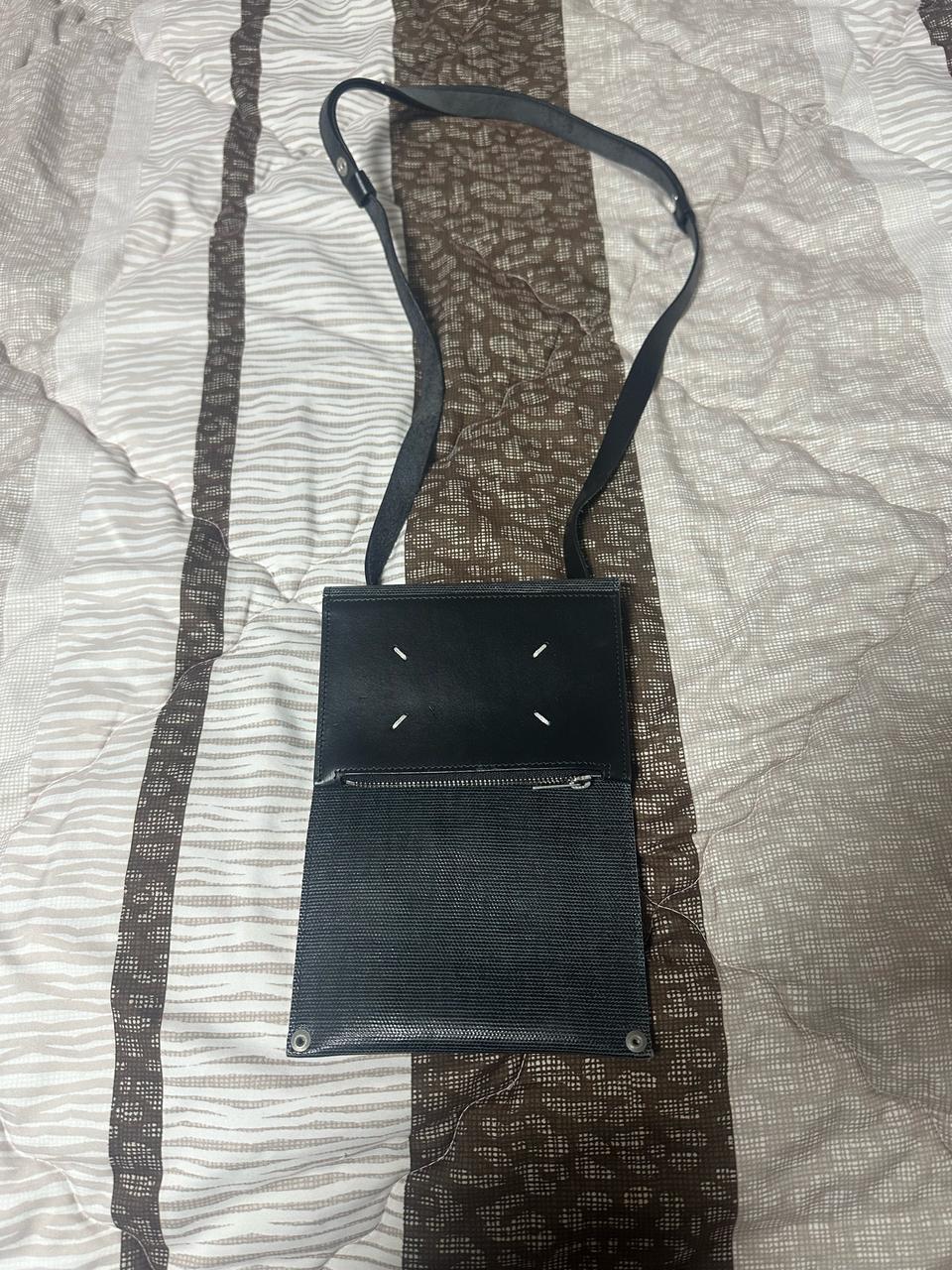 메종 마르지엘라 폴드 오버 휴대폰 케이스 블랙 싸게 팝니다