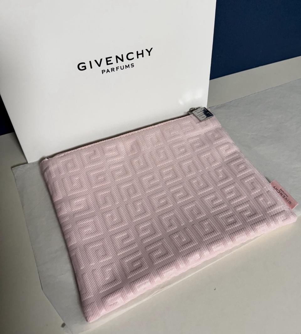 지방시 플랫 누드 파우치