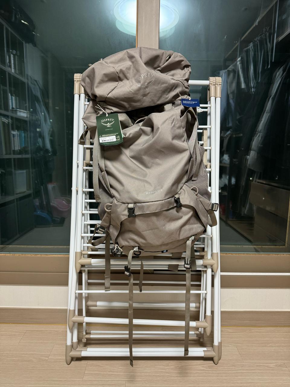 osprey renn 65L 대형백팩 새제품