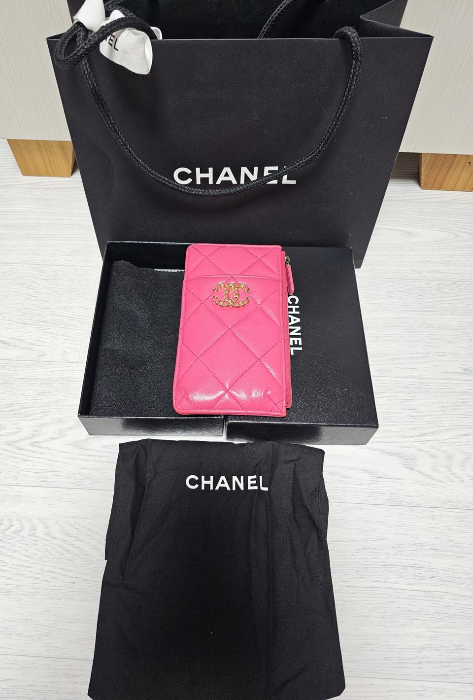 정품 샤넬 19 금장 램스킨 폰케이스&카드지갑