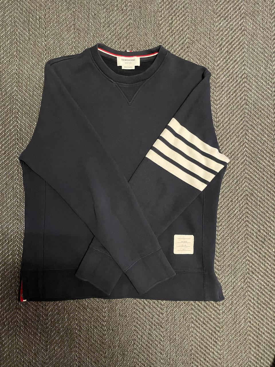 (정품 4사이즈)톰브라운 사선완장 맨투맨 네이비