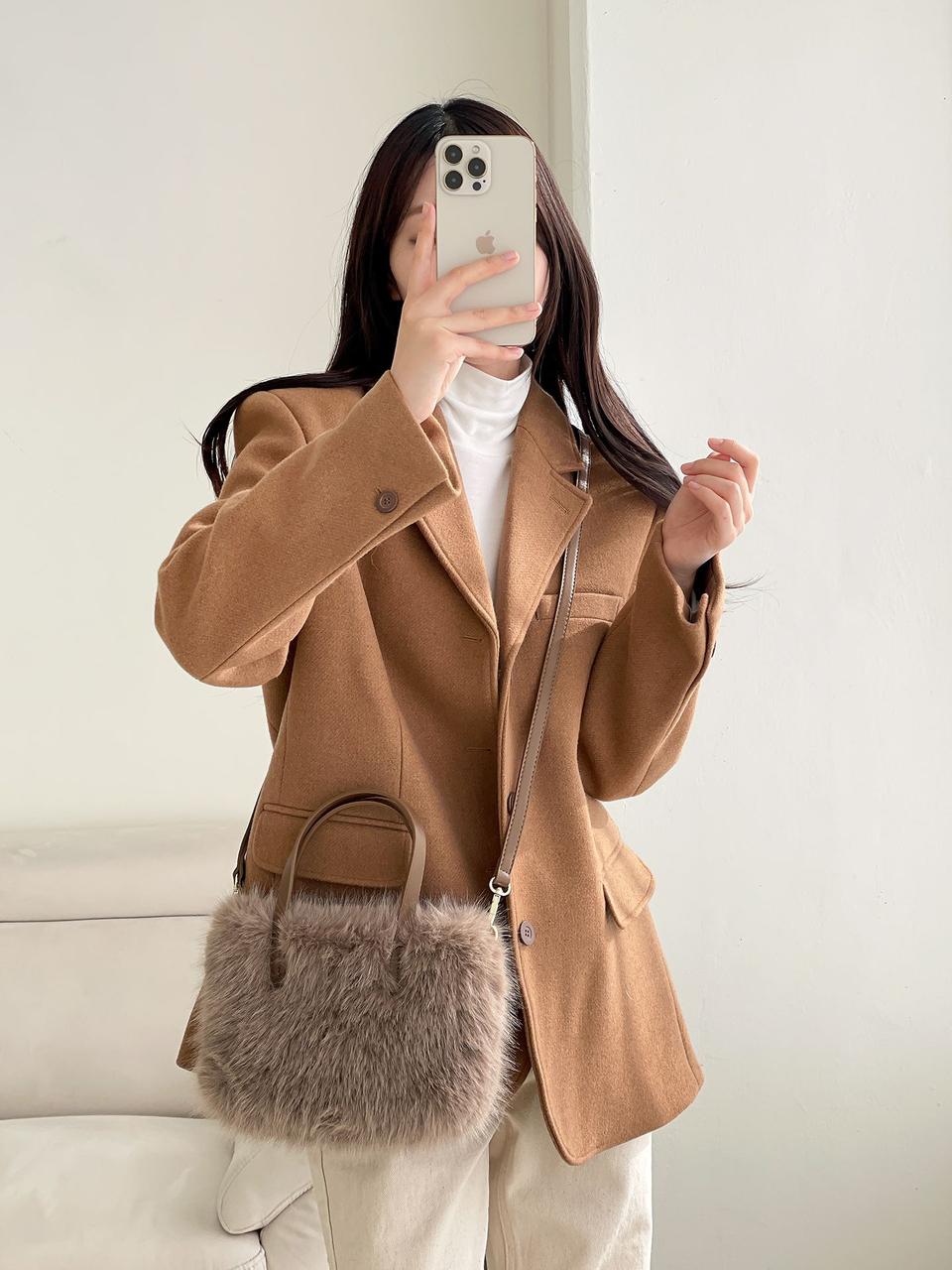 브라운 퍼 크로스백