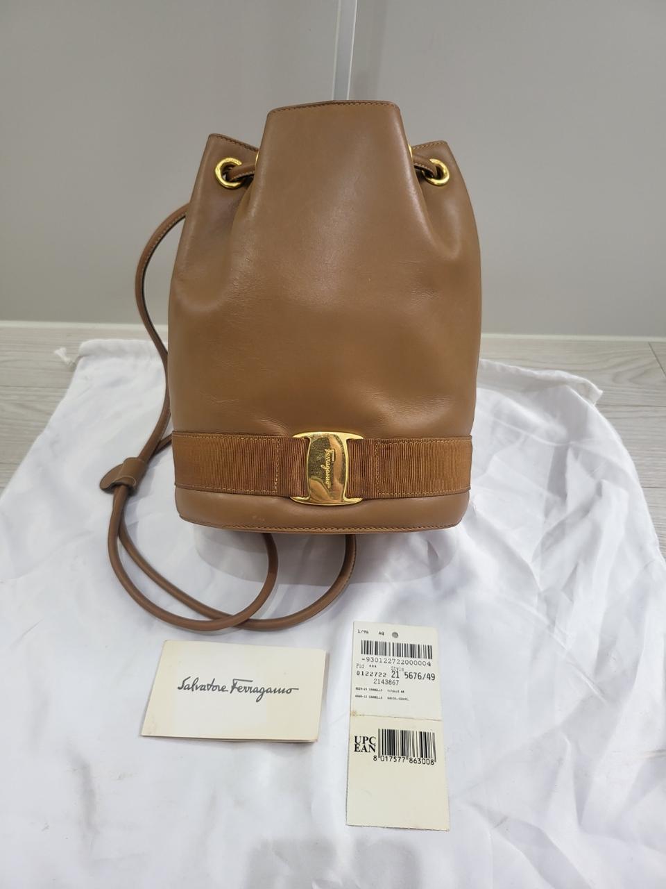 정품 페라가모 금장 바라 버킷백