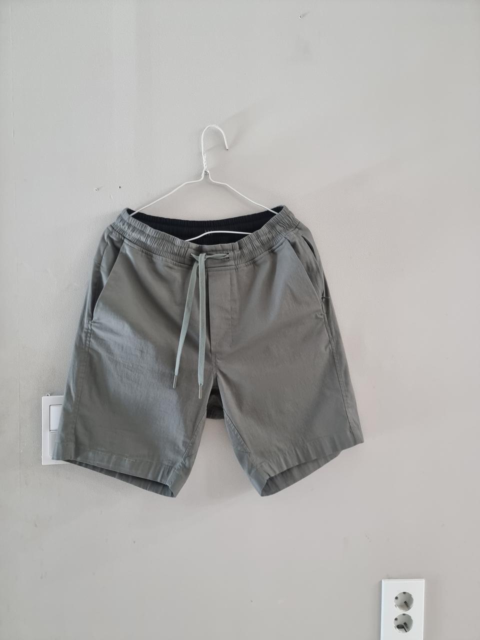 룰루레몬 반바지 XS