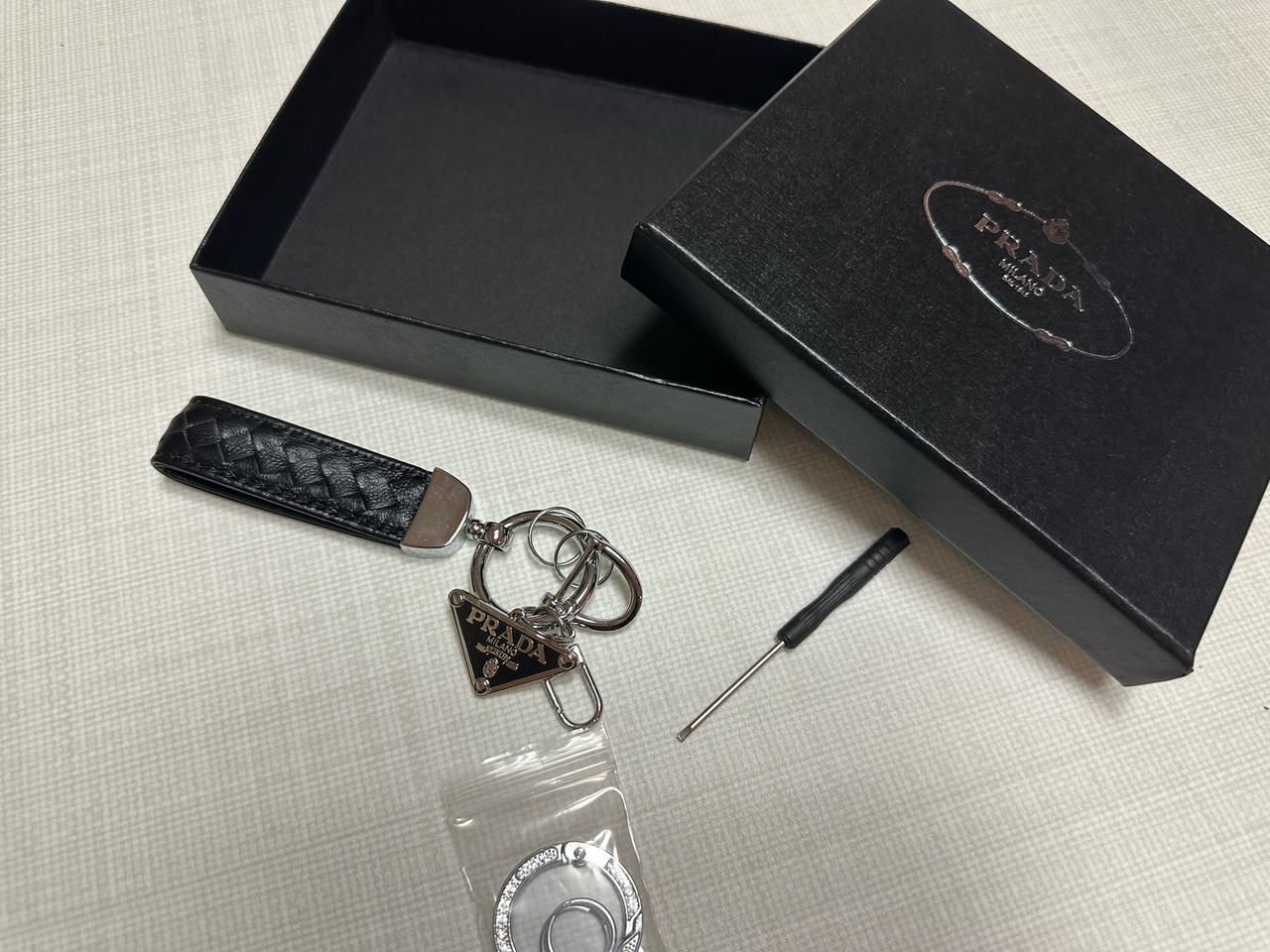 프라다뷰티 실버 키링 블랙 박스포함