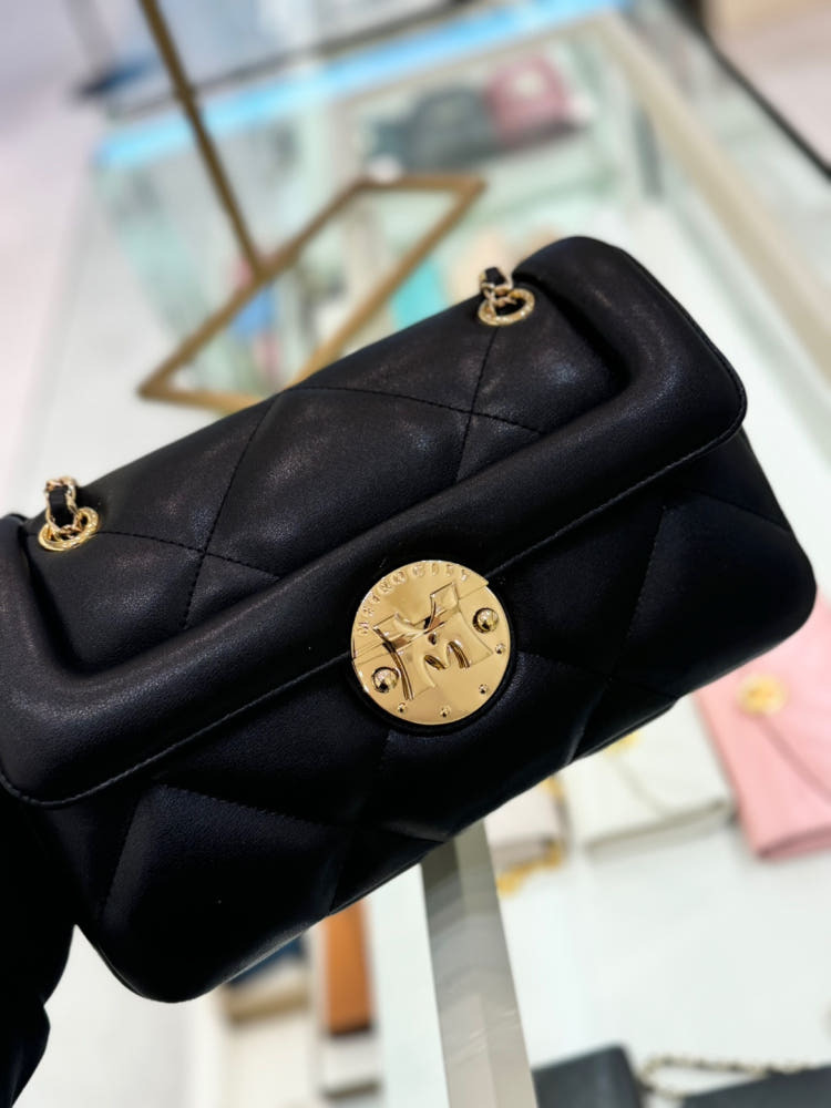 메트로시티  여성의 명품 숄더백 거의 미사용 새상품 선물로 가능합니다