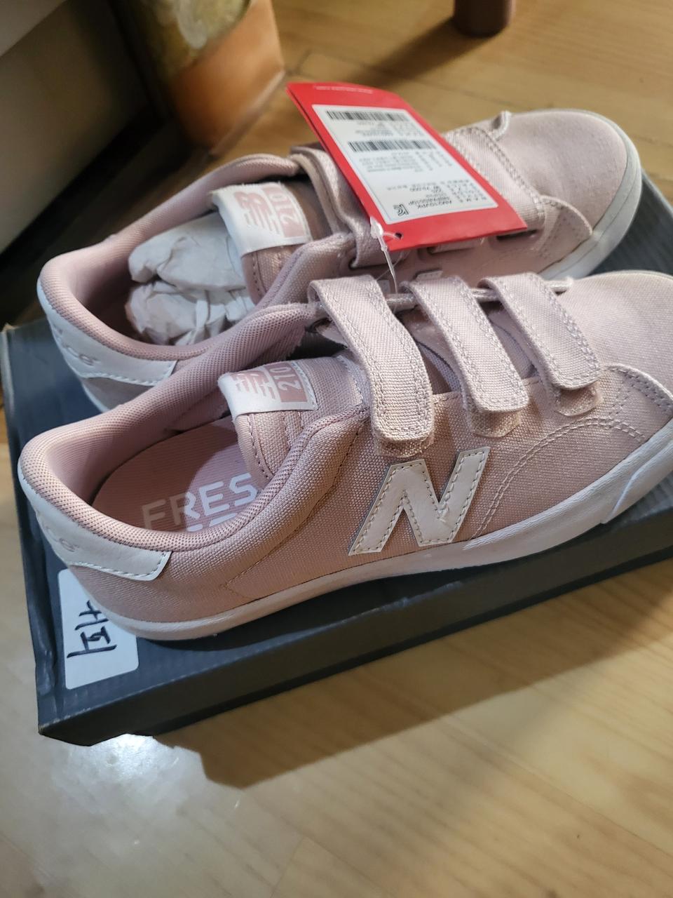 (새상품)  뉴발란스 운동화220