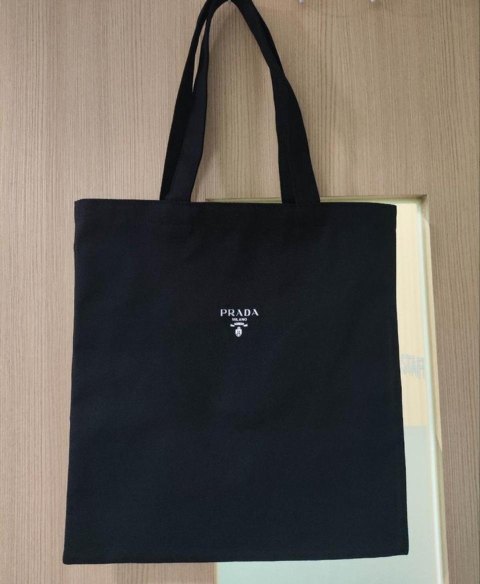 프라다 에코백