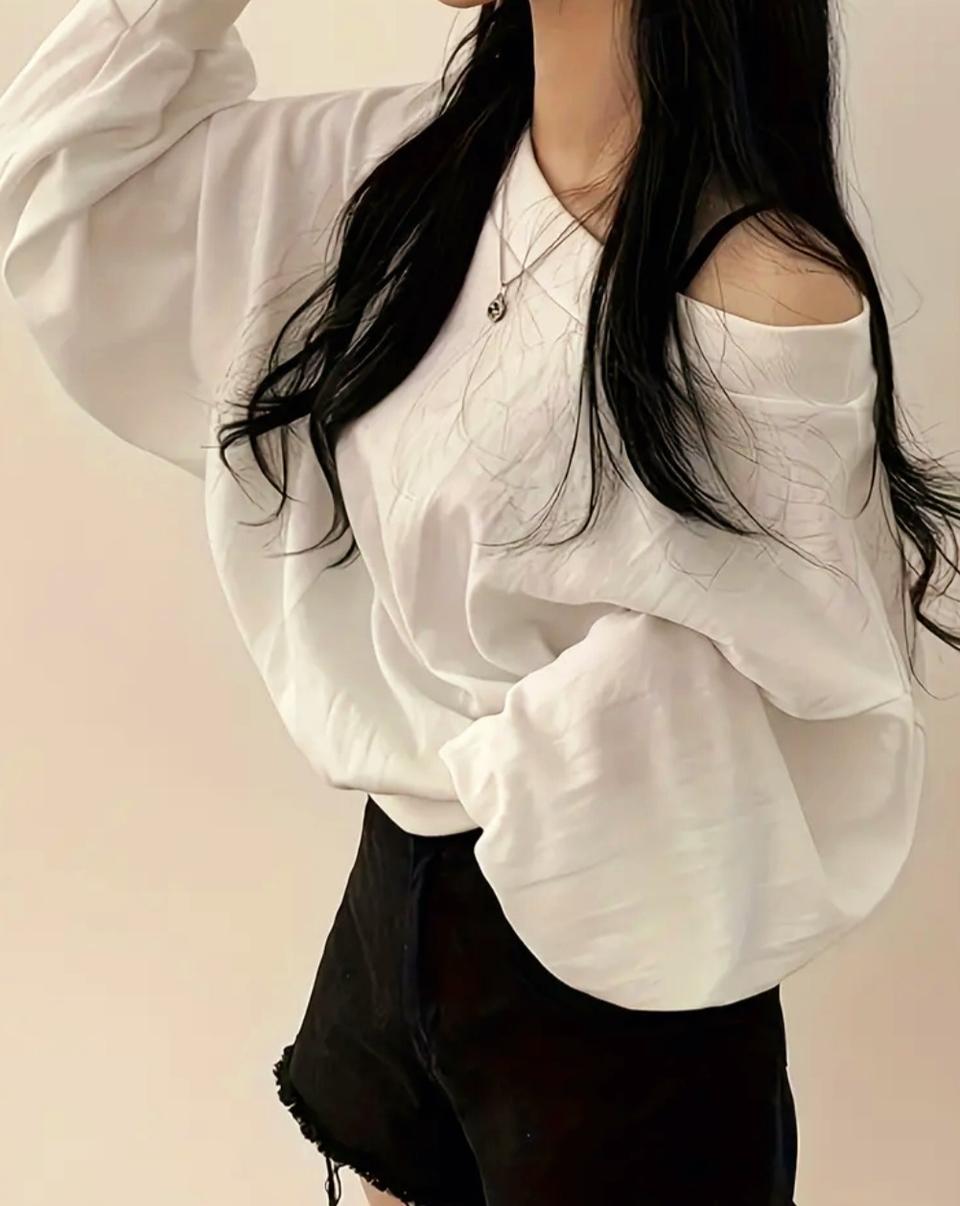 여성 오프숄더 블라우스