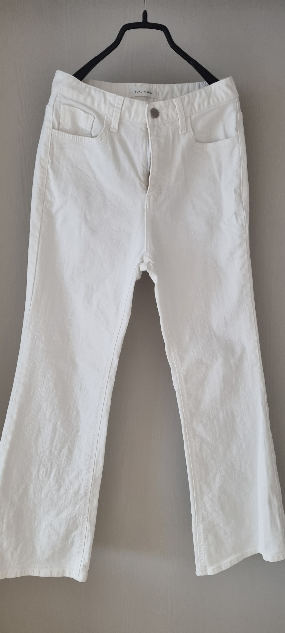 화이트 세미 부츠컷