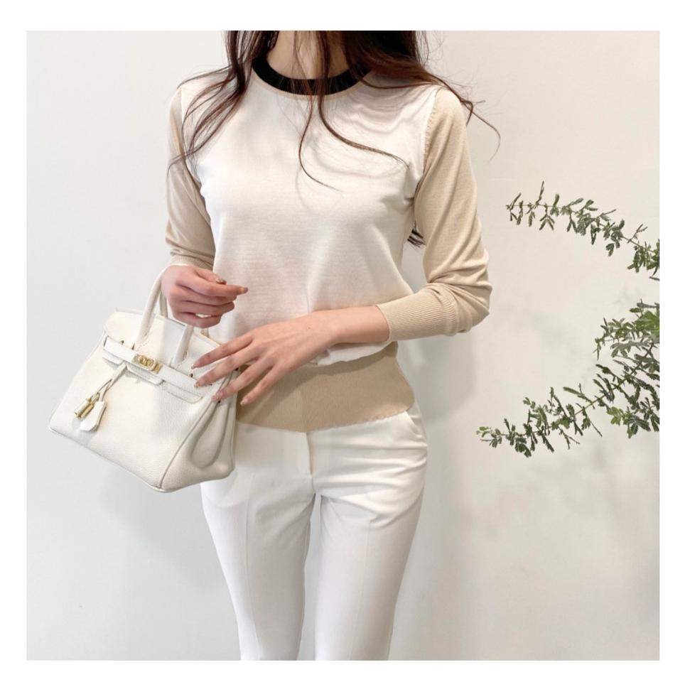 투톤 배색 라운드 니트