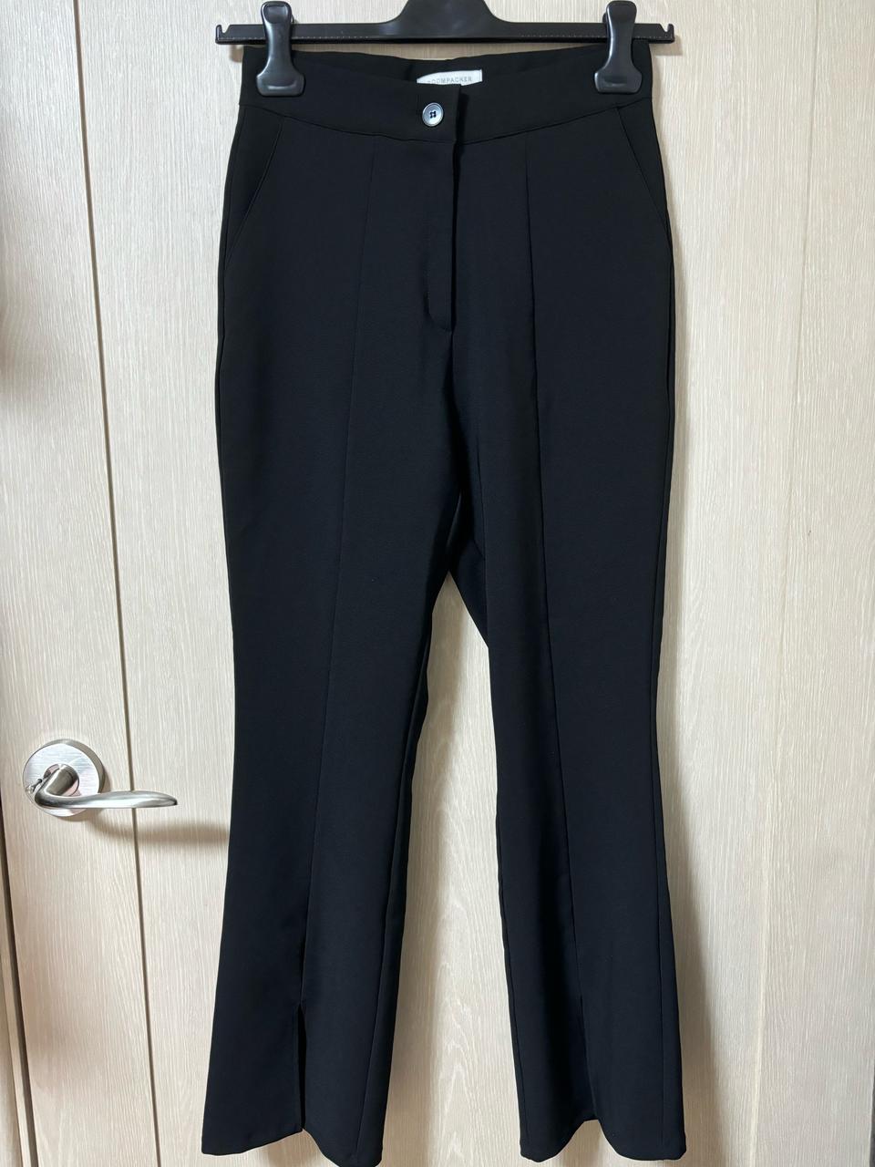 룸페커 블랙 슬릿 부츠컷 팬츠(55)