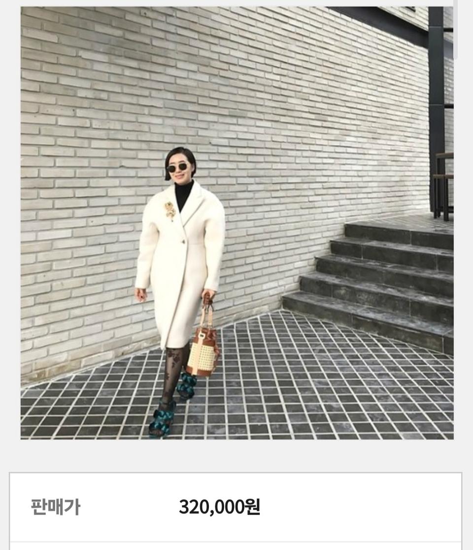 갈롱드블랑 라운드 숄더 코트 스카이블루컬러