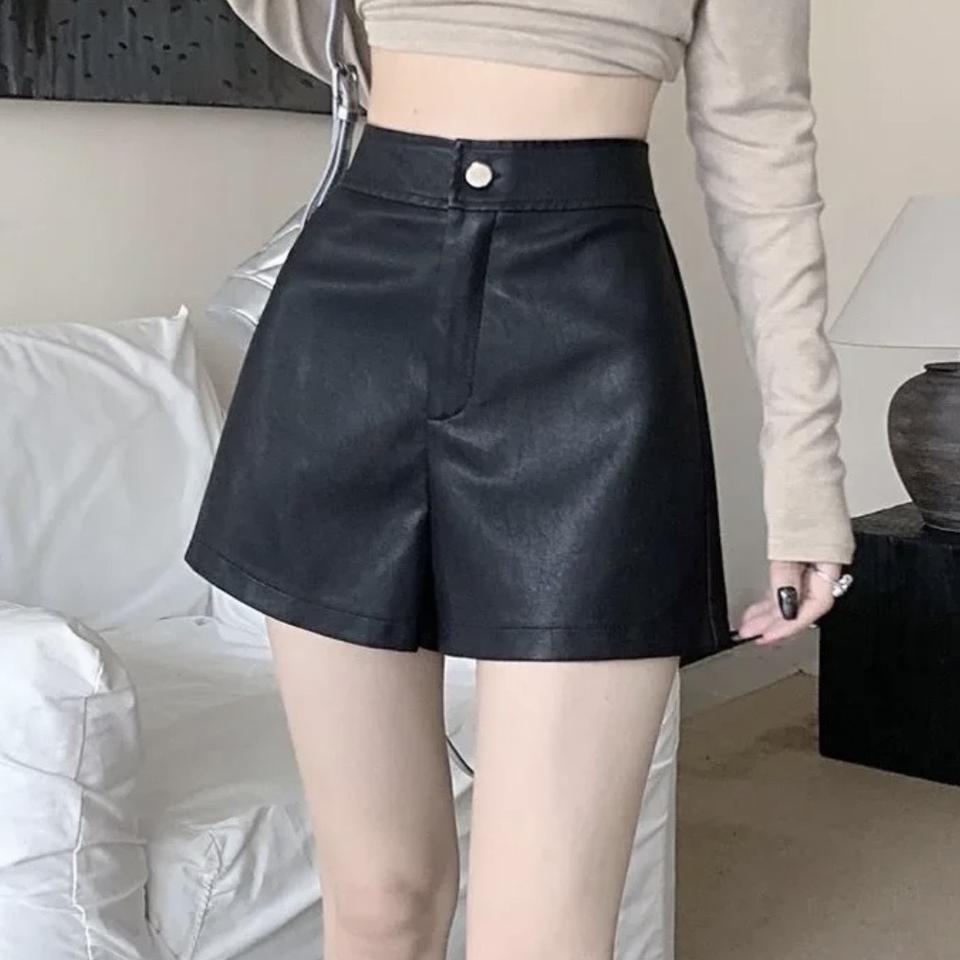 새) 레더 핫팬츠 A라인핏 반바지 검정 M