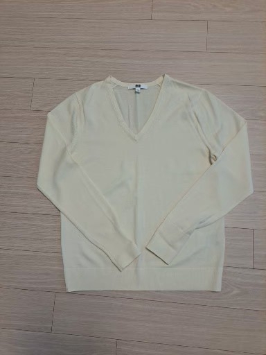 유니클로 브이넥니트