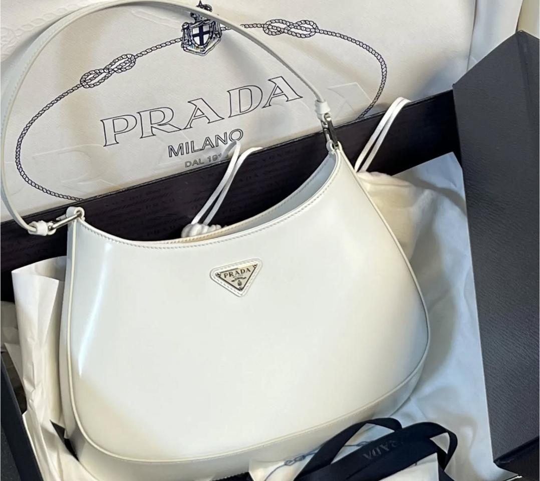 프라다 클레오 브러시드 숄더백 화이트