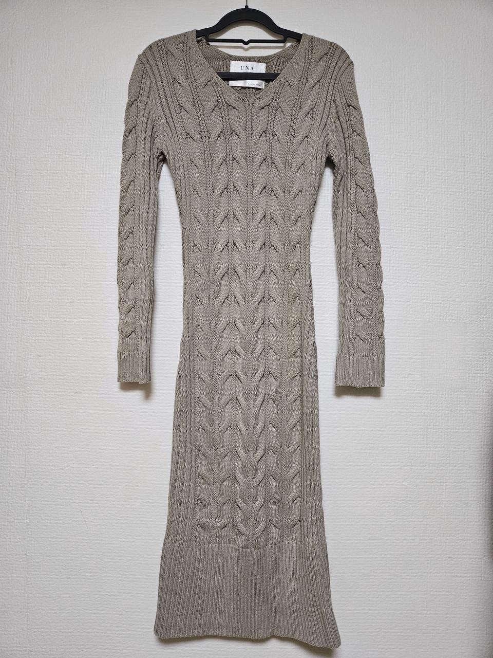 UNA 꽈배기 슬림 니트 원피스 모카베이지