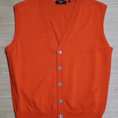 HUGO BOSS 맨즈 버진울 베스트(정품) 팝니다.