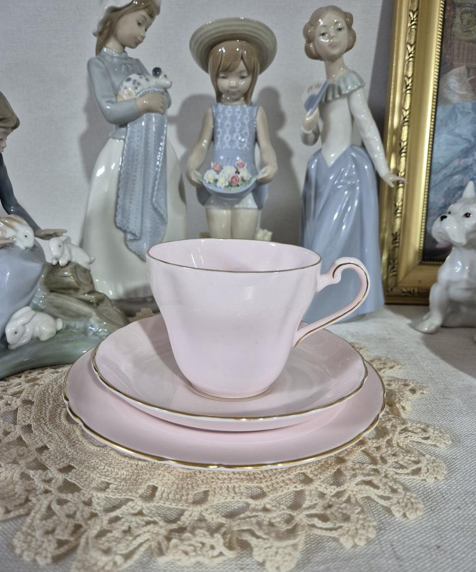 양국 투스칸 베이비 핑크 찻잔 트리오