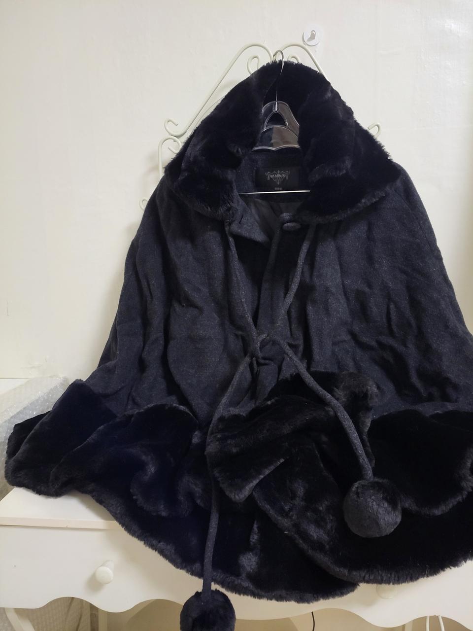 블랙 퍼장식 망토