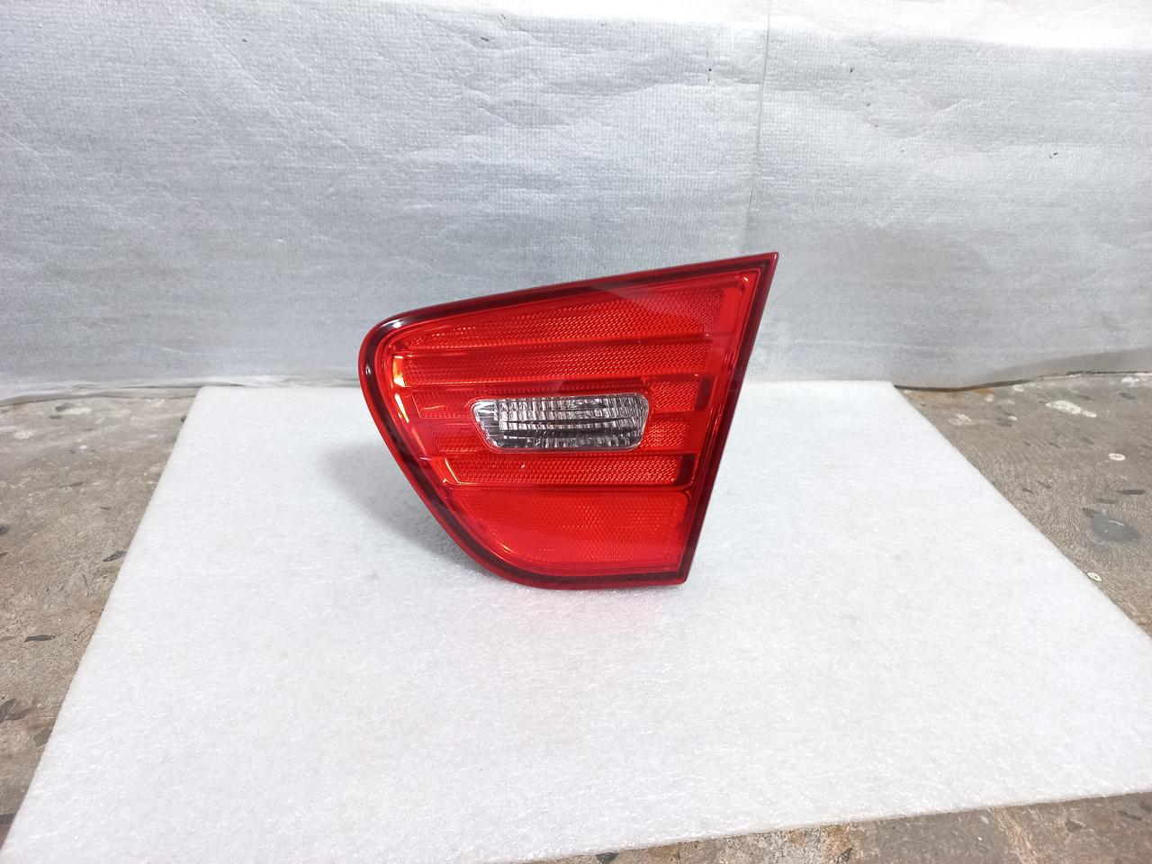 아반떼HD 전기형 조수석 트렁크등