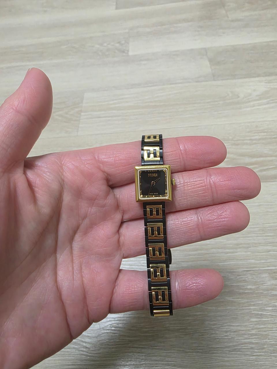 펜디 여성용 시계 팔아요