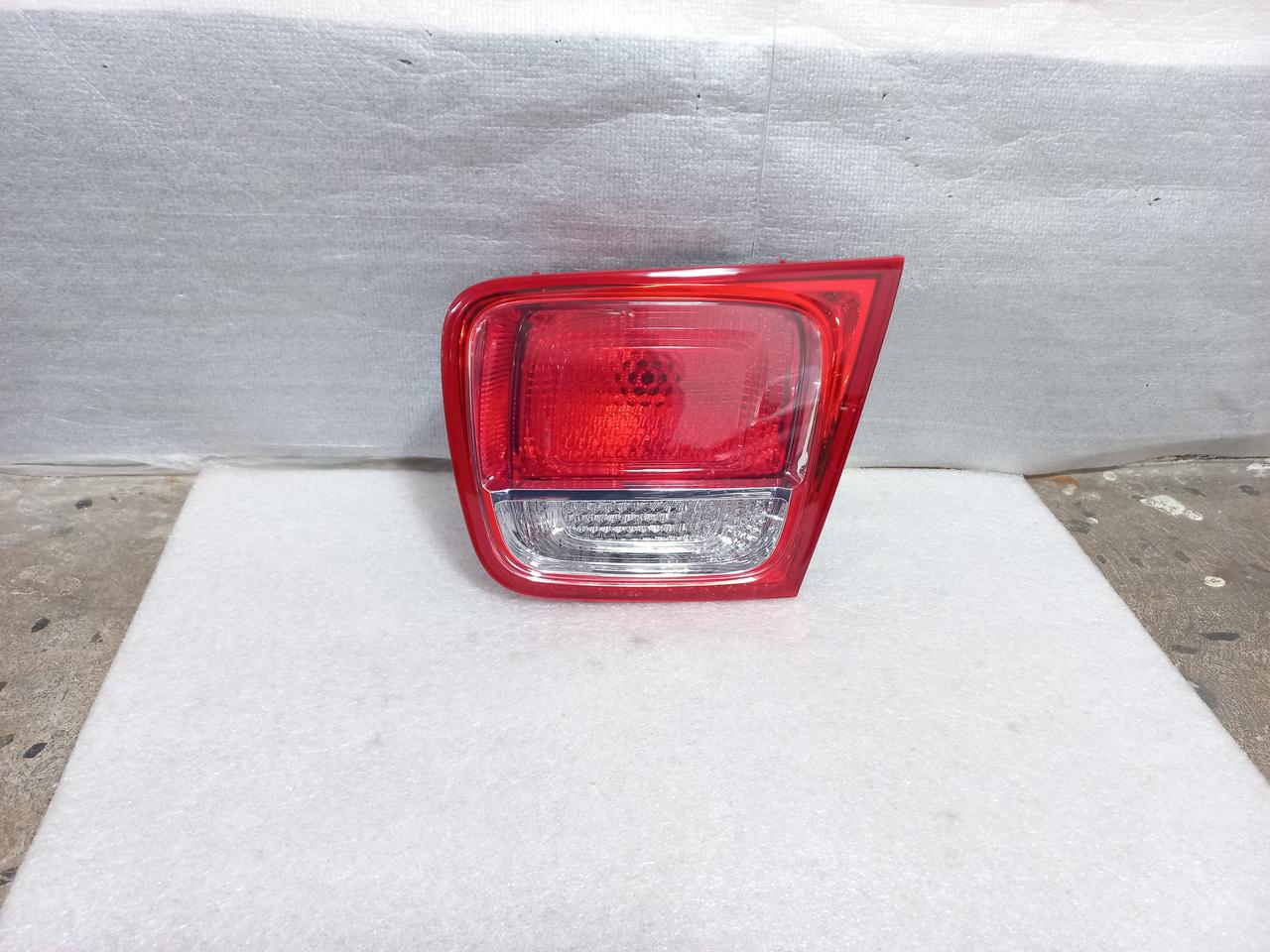 말리부 8세대 조수석 트렁크등