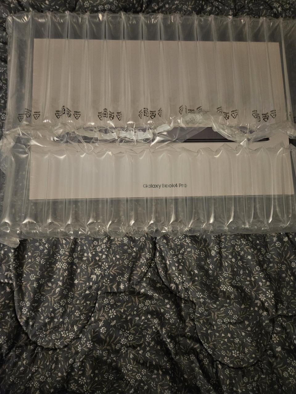 미개봉 갤럭시북4 프로 14인치 노트북판매합니다!(울트라 코어5, 16G