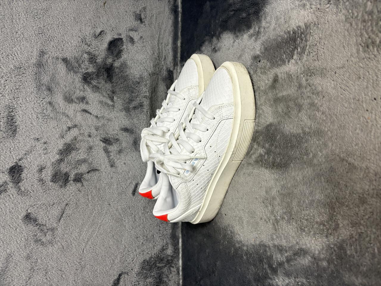 아디다스 슬릭수퍼 스니커즈 250