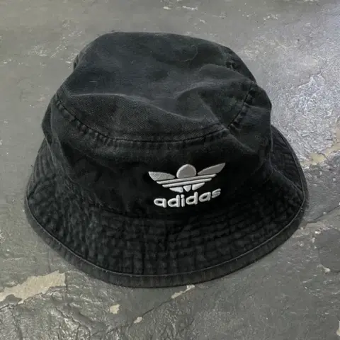 아디다스 버킷햇