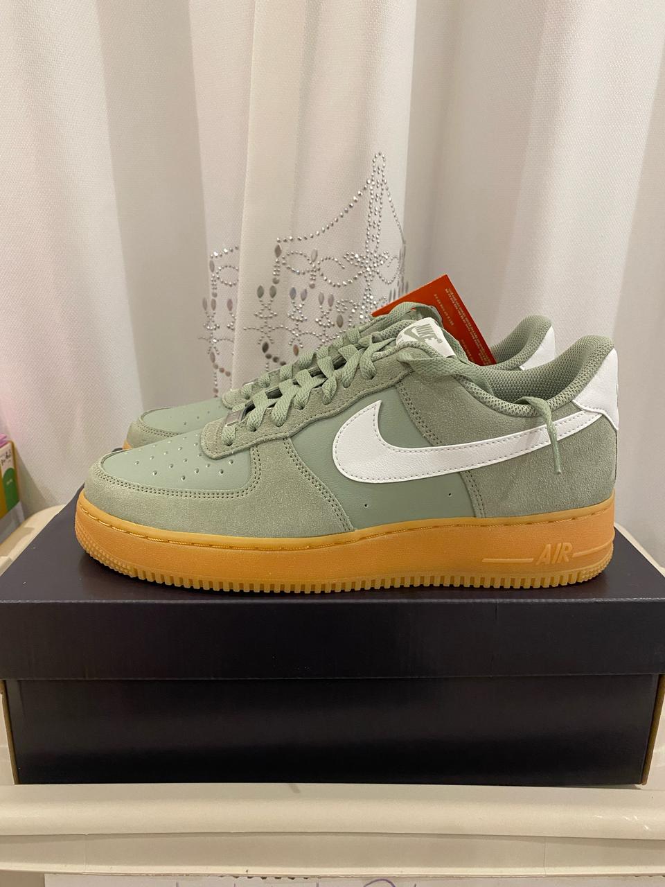 나이키 에어포스 그린 화이트로고 270