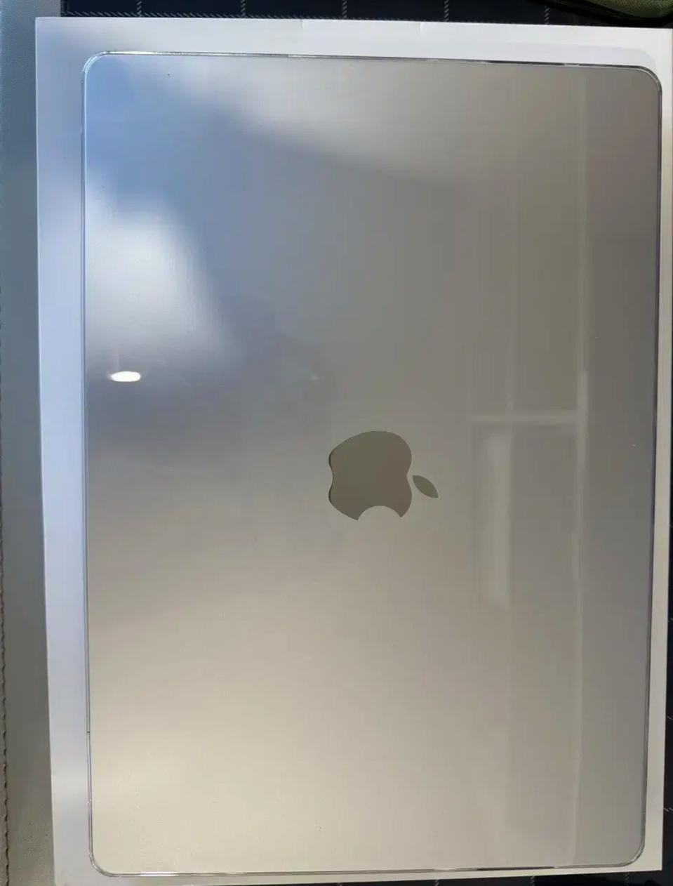 맥북 에어 15인치 m3칩 256기가 8기가 새상품급