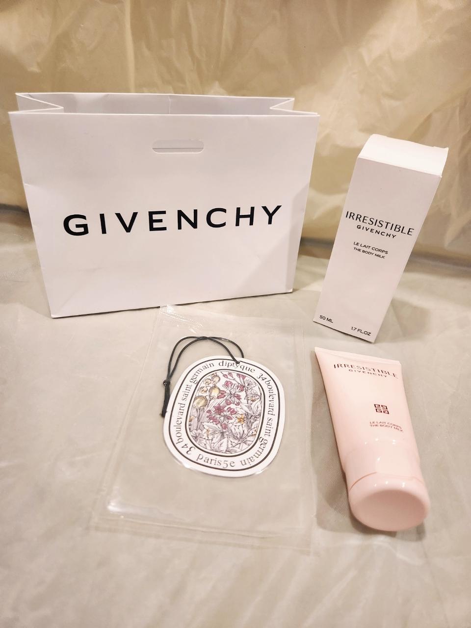 (새상품/국문택) 지방시 이레지스터블 더 바디밀크 바디로션 50ml